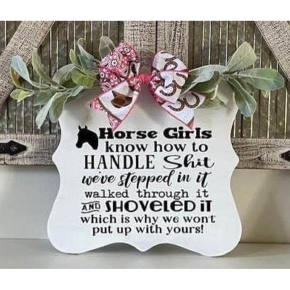 Horse Wood Wall Decor Sign Including Greenery And Bow - Picture 1 of 1